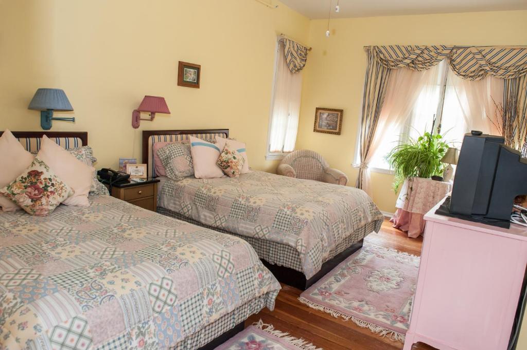 Cedars & Beeches Bed & Breakfast Лонг Бранч Номер фото