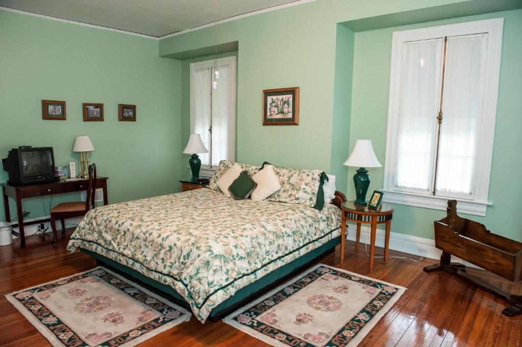 Cedars & Beeches Bed & Breakfast Лонг Бранч Экстерьер фото